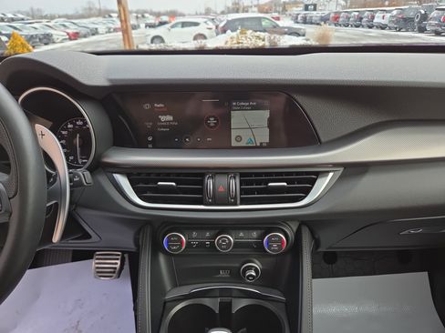Used 2022 Alfa Romeo Stelvio Veloce image 25