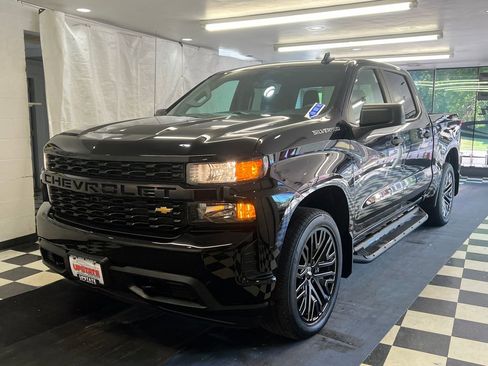 Used 2019 Chevrolet Silverado 1500 Custom w/ Custom Value Package AWD/4WD image 3