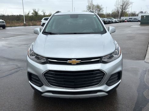 Used 2022 Chevrolet Trax LT w/ LT Convenience Package image 9