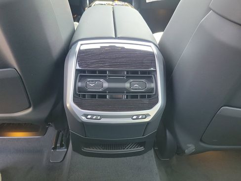 New 2026 BMW 740i xDrive AWD/4WD image 13