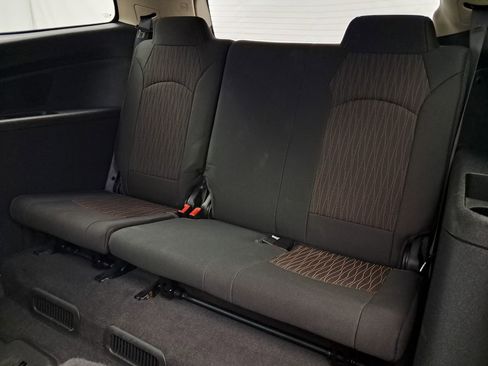 Used 2015 Chevrolet Traverse LT image 21