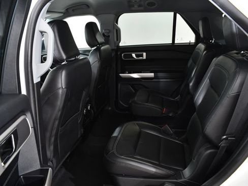 Used 2022 Ford Explorer XLT w/ Equipment Group 202A AWD/4WD image 16