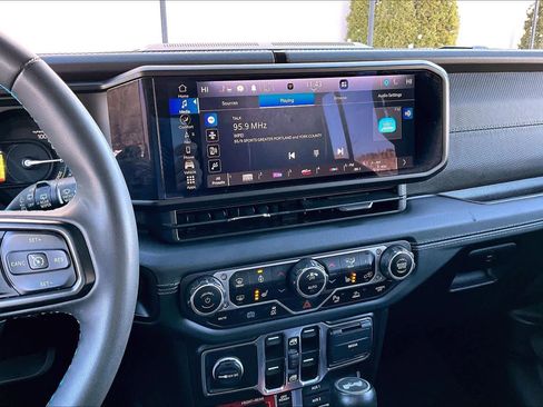 Used 2024 Jeep Wrangler Unlimited Rubicon 4xe image 7