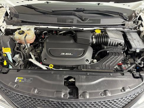 Used 2018 Chrysler Pacifica Touring Plus w/ S Appearance Package FWD image 27