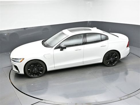 Used 2024 Volvo S60 T8 Ultimate image 47