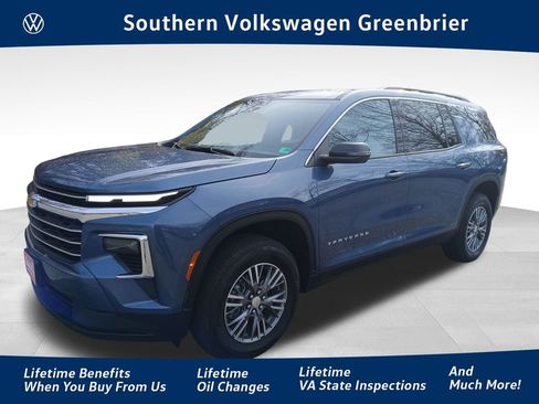 Used 2025 Chevrolet Traverse LT image 1