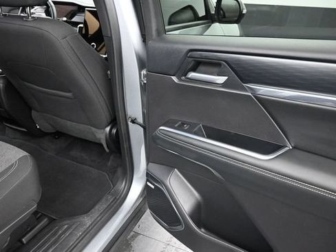 Used 2025 GMC Acadia Elevation FWD image 15