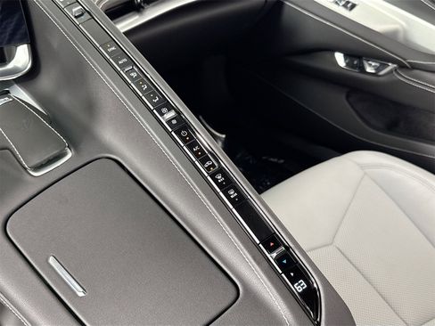 Used 2022 Chevrolet Corvette Stingray Coupe w/ 1LT image 12