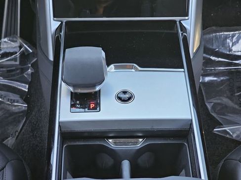 New 2025 Land Rover Range Rover SE image 18