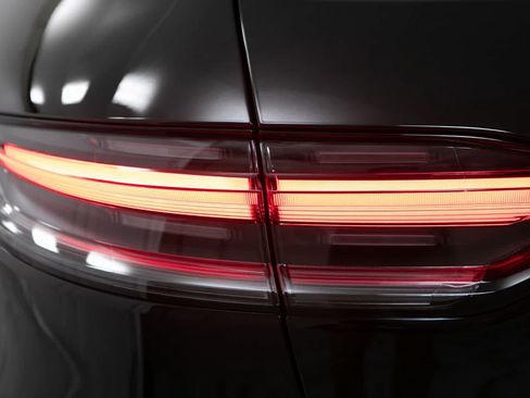 New 2026 Porsche Macan AWD/4WD image 18