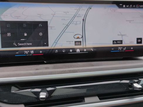 Certified 2025 BMW X5 xDrive40i w/ Executive Package image 28