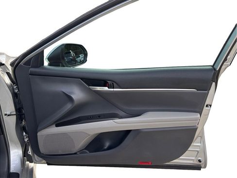 Used 2022 Toyota Camry LE image 34
