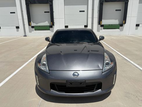 Used 2017 Nissan 370Z Coupe RWD image 7