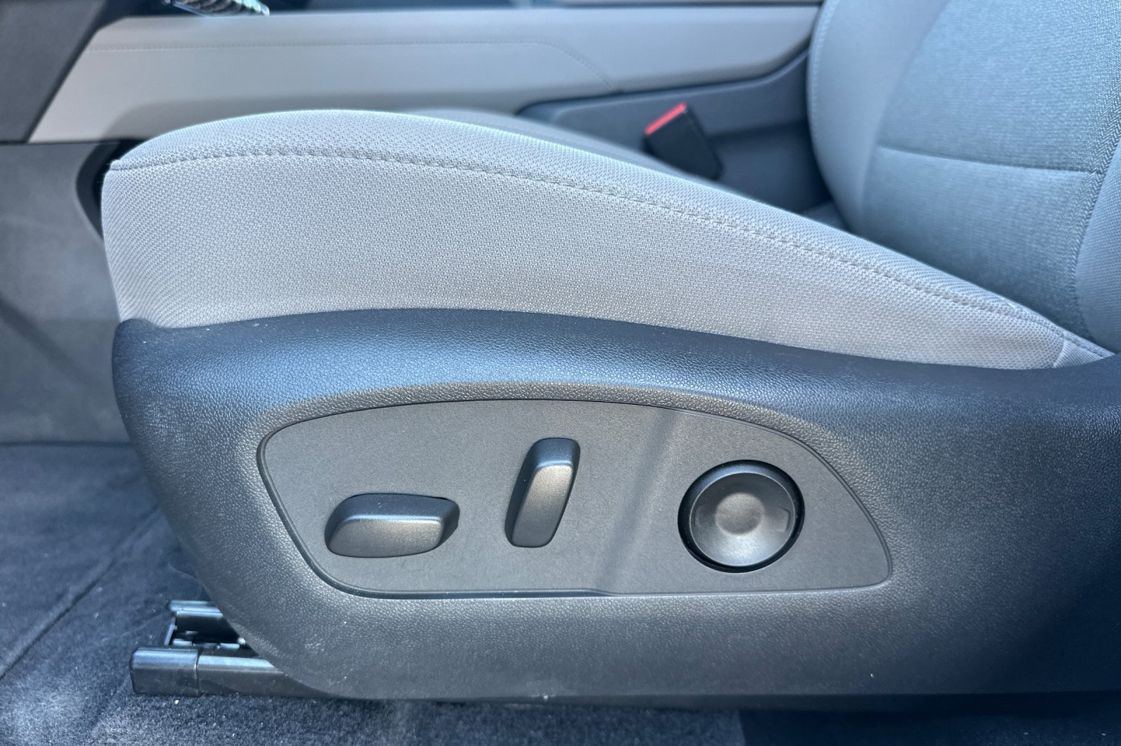 Used 2026 GMC Acadia Elevation FWD image 13