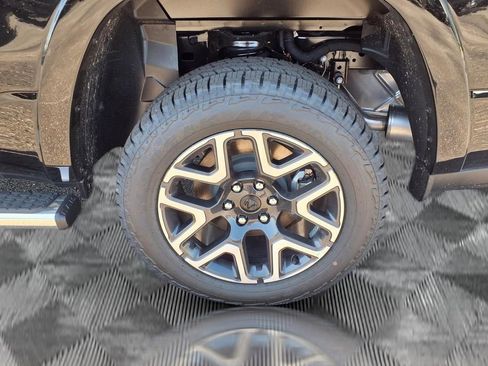 New 2026 RAM 1500 Laramie AWD/4WD image 19