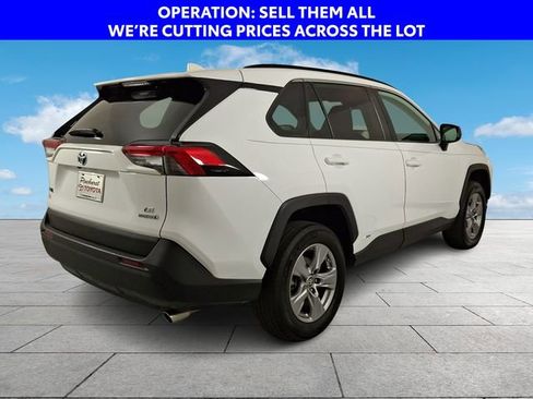 Used 2024 Toyota RAV4 LE AWD/4WD image 8