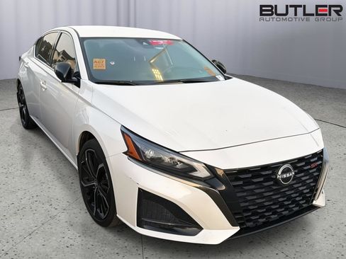 Used 2023 Nissan Altima 2.5 SR FWD image 4
