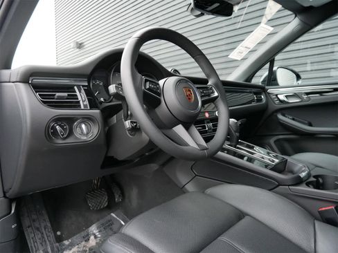New 2025 Porsche Macan S image 4