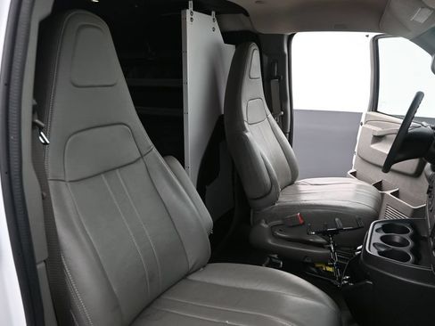 Used 2016 Chevrolet Express 2500 RWD image 30