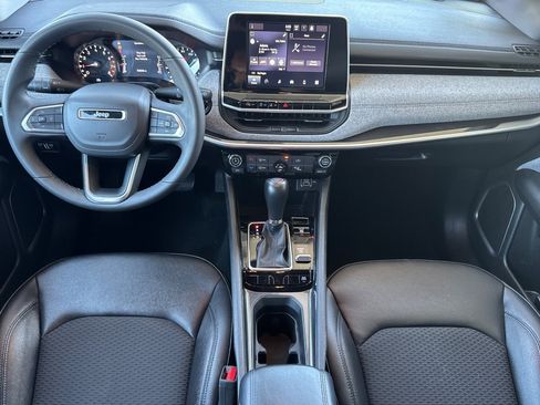 Used 2025 Jeep Compass Latitude AWD/4WD image 16