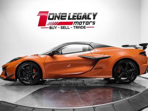 Used 2023 Chevrolet Corvette Z06 w/ Z07 Performance Package RWD image 20