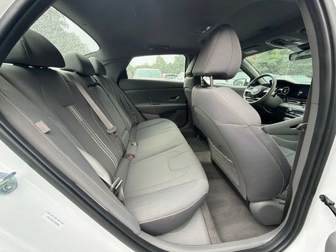 Certified 2025 Hyundai Elantra SEL FWD image 11