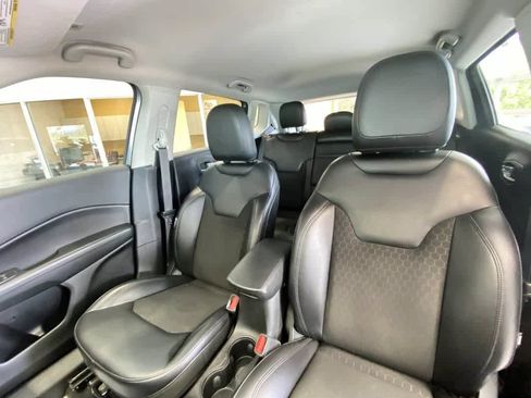 Used 2018 Jeep Compass Latitude w/ Popular Equipment Group AWD/4WD image 14