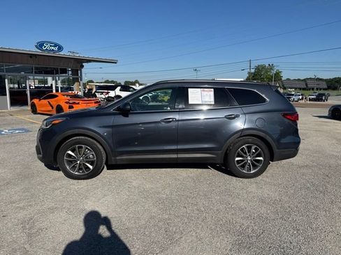 Used 2017 Hyundai Santa Fe SE FWD image 1