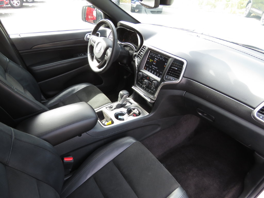 Used 2018 Jeep Grand Cherokee Altitude AWD/4WD image 14
