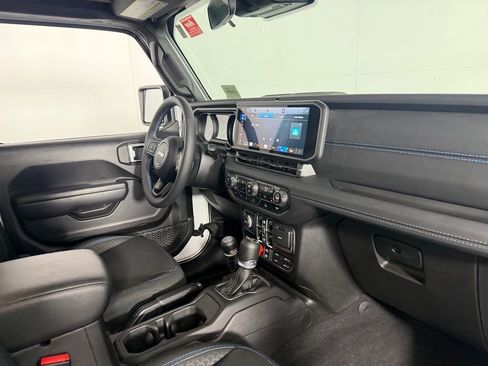 Certified 2025 Jeep Wrangler Unlimited Rubicon 4xe w/ Convenience Group AWD/4WD image 32