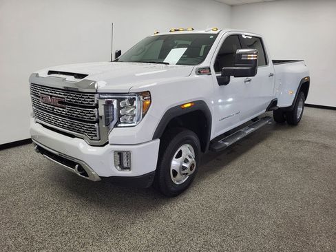Used 2022 GMC Sierra 3500 Denali w/ Technology Package image 17