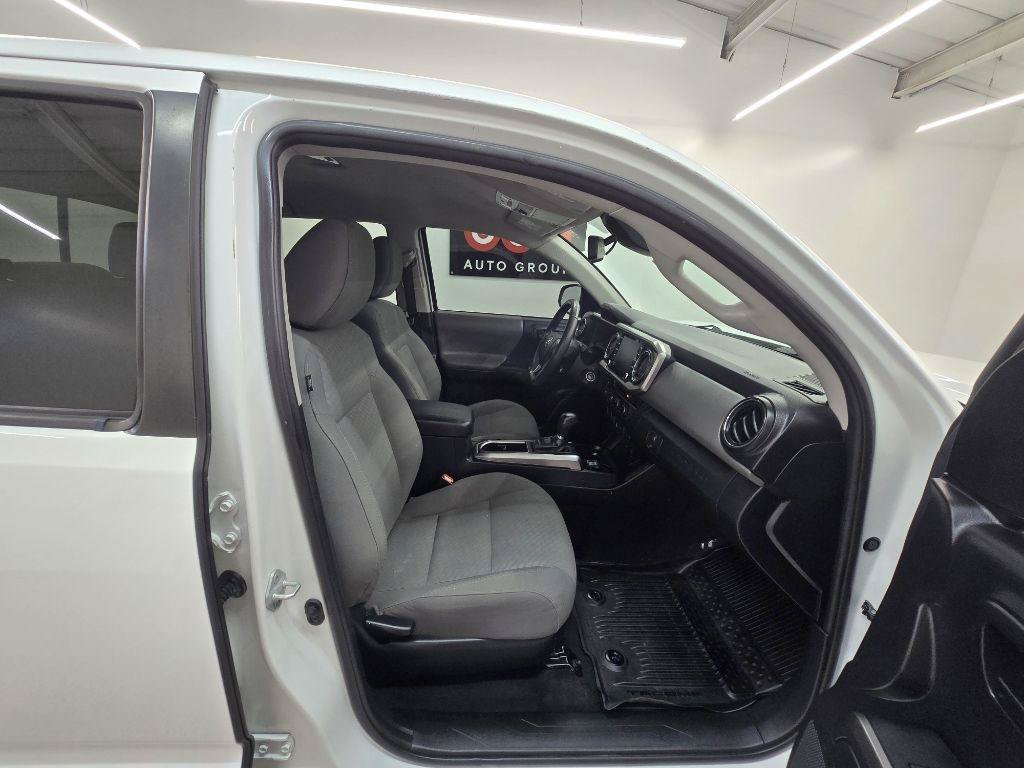 Used 2021 Toyota Tacoma SR5 AWD/4WD image 18