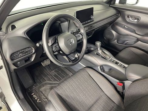 Certified 2025 Honda HR-V Sport image 3