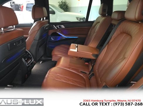 Used 2021 BMW X7 M50i w/ Dynamic Handling Package AWD/4WD image 7