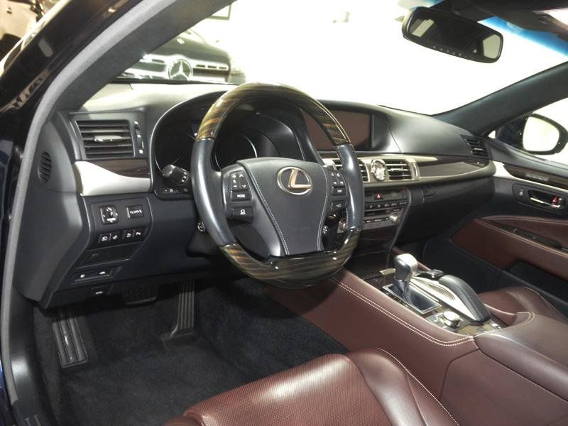 Used 2017 Lexus LS 460 RWD image 12