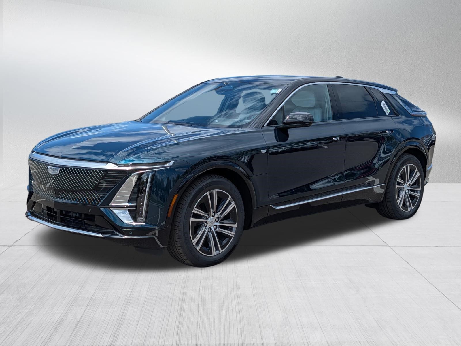 Used 2026 Cadillac Lyriq Luxury w/ LPO, Floor Liner Package AWD/4WD image 3