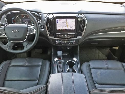 Used 2023 Chevrolet Traverse RS FWD image 2