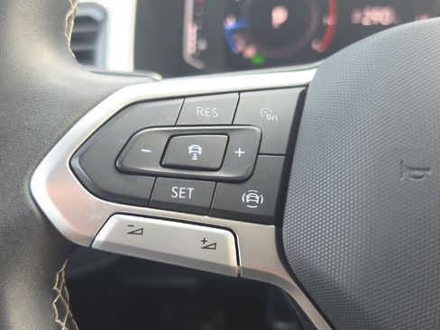 Certified 2023 Volkswagen Atlas Cross Sport SE w/ Panoramic Sunroof Package AWD/4WD image 16