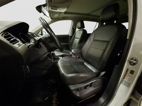 Used 2019 Volkswagen Tiguan SE w/ Panoramic Sunroof Package image 24