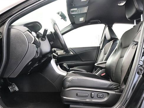 Used 2017 Honda Accord Sport image 18
