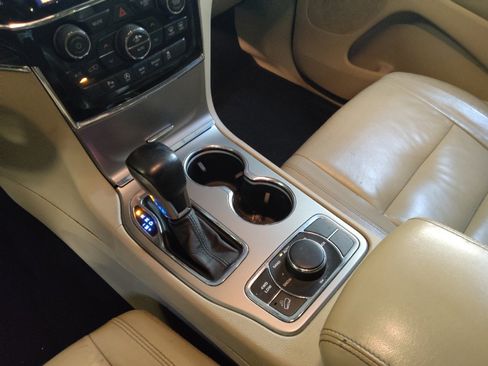 Used 2019 Jeep Grand Cherokee Limited image 26