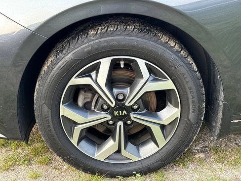 Used 2020 Kia Forte LXS FWD image 7
