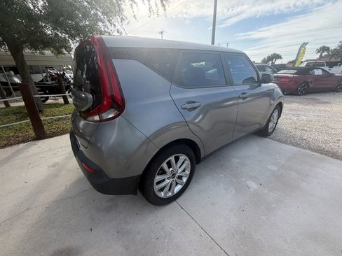 Used 2022 Kia Soul LX image 6