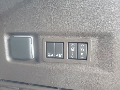 Used 2024 GMC Yukon Denali image 23