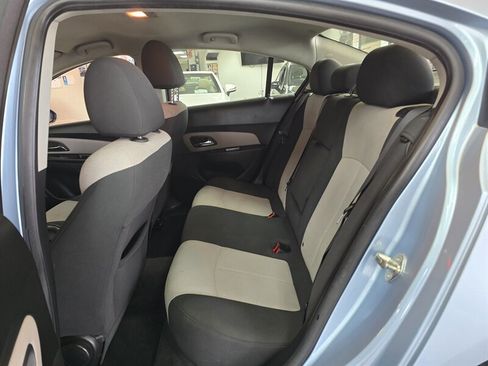 Used 2011 Chevrolet Cruze LS image 9