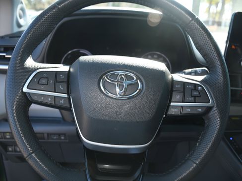 Certified 2023 Toyota Sienna Limited image 14