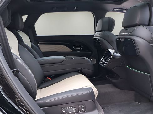 Used 2025 Bentley Bentayga Extended Wheelbase AWD/4WD image 23