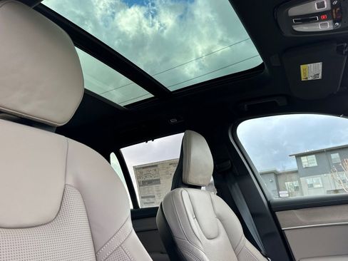 New 2026 Volvo XC90 T8 Ultra w/ Protection Package Premier AWD/4WD image 17