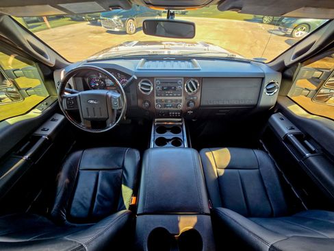 Used 2012 Ford F250 Lariat w/ Chrome Pkg image 2