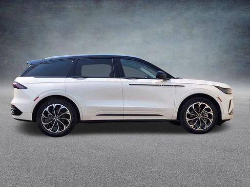 New 2026 Lincoln Nautilus Reserve AWD/4WD image 8